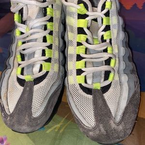 💚🍀Air max 95 size 7y🍀💚